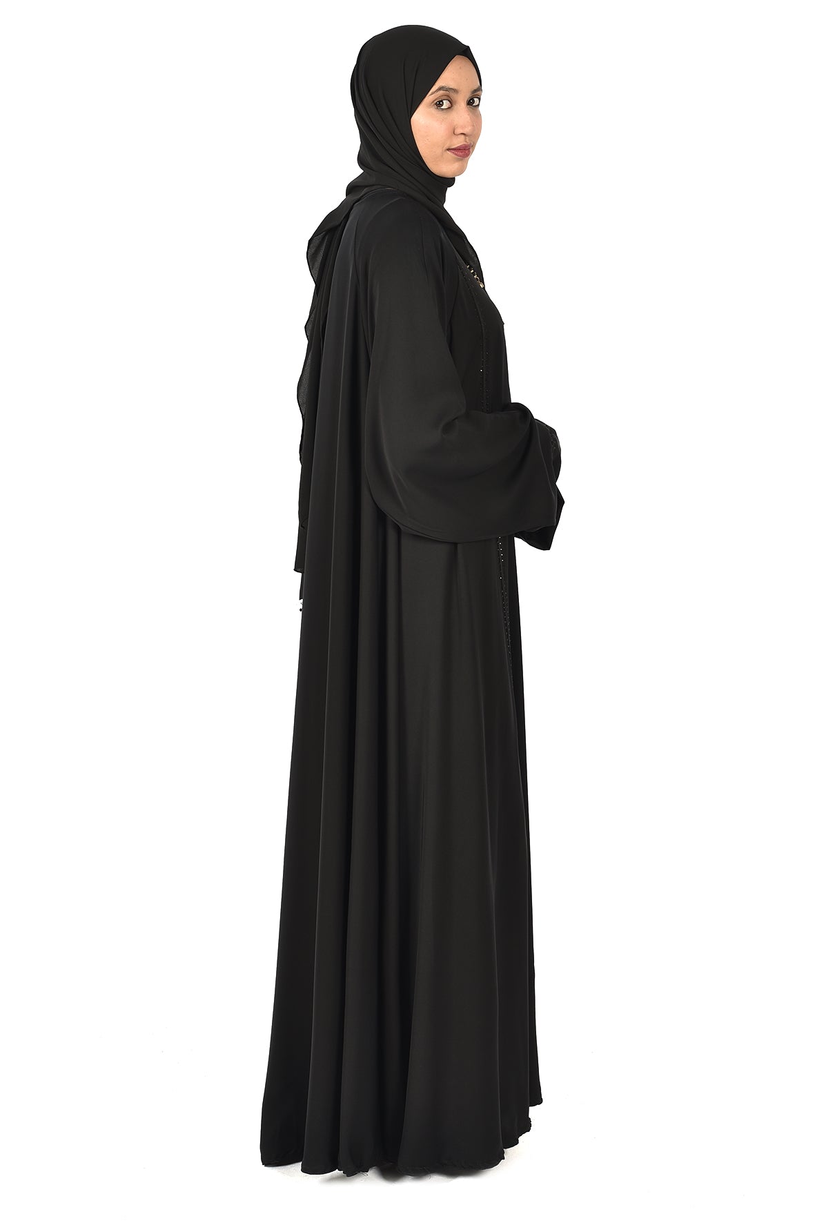 Elegant Black Abaya with Front Zipper and Subtle Detailing – Classic Meets Modern ( ladies abaya )
