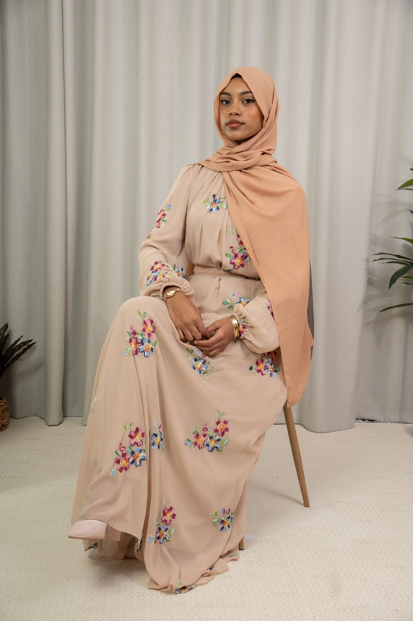 Dmn embroidered flower humus