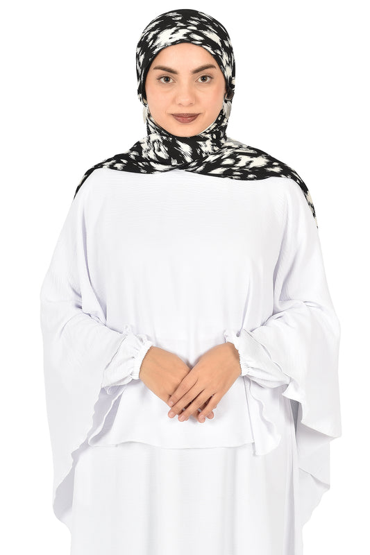 Elegant Two-Piece Loose-Fit Dress in Soft white with a Modern and Comfortable Design for Daily Wear and Special Occasions