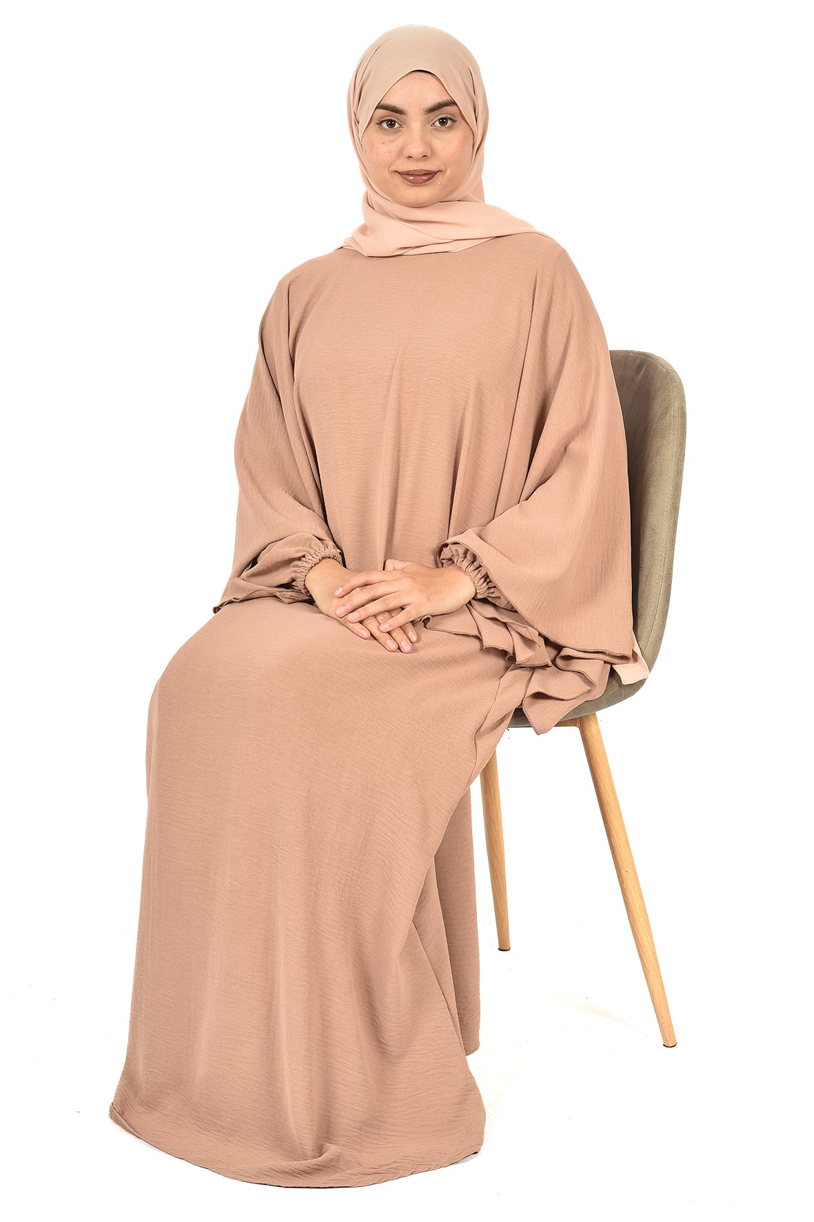 Elegant Two-Piece Loose-Fit Dress in Soft Beige with a Modern Design for Everyday Wear and Special Occasions