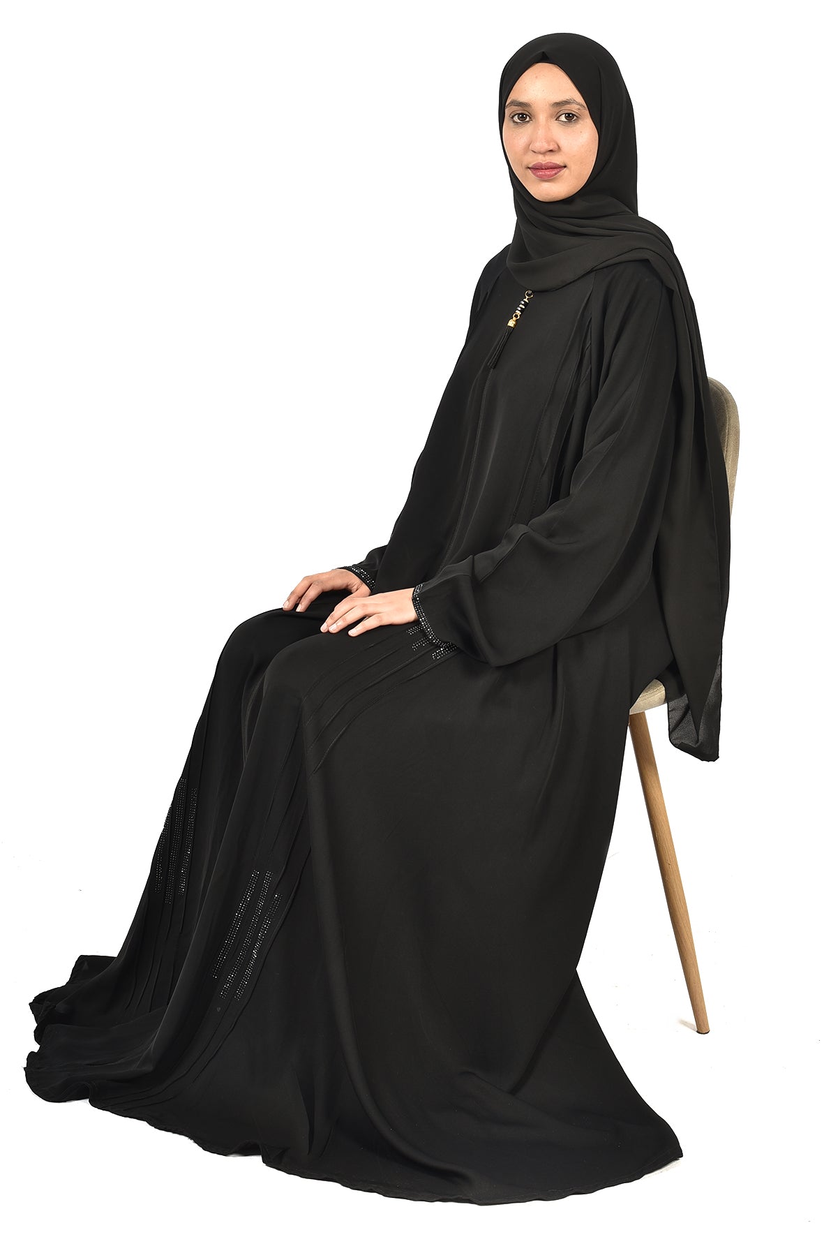 Black Zipper Abaya with Shiny Details – Elegant & Modern Design ( ladies abaya )
