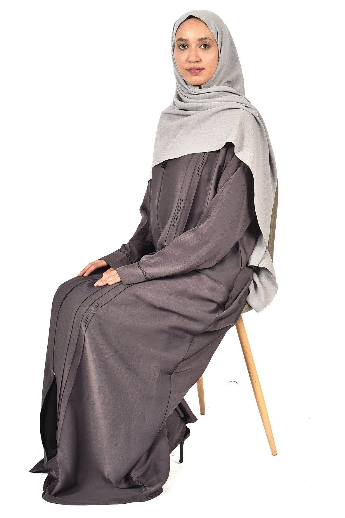 Grey Abaya with Subtle Details & Front Zipper – Elegant Everyday Look ( ladies abaya )