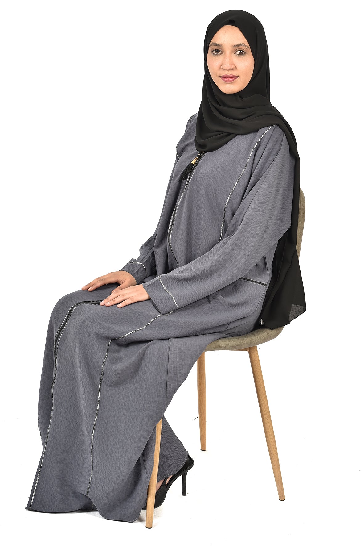Elegant Grey Abaya with Front Zipper – Modern and Practical Design ( ladies abaya )