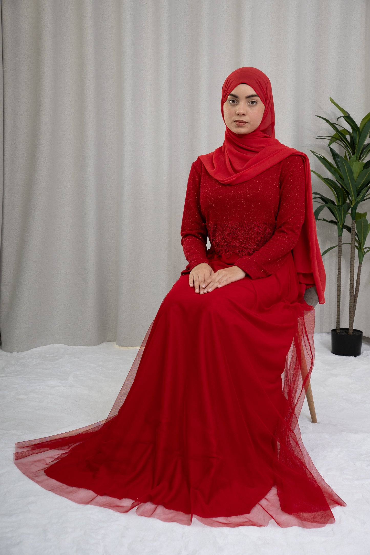 Arin Lace Sawy Red