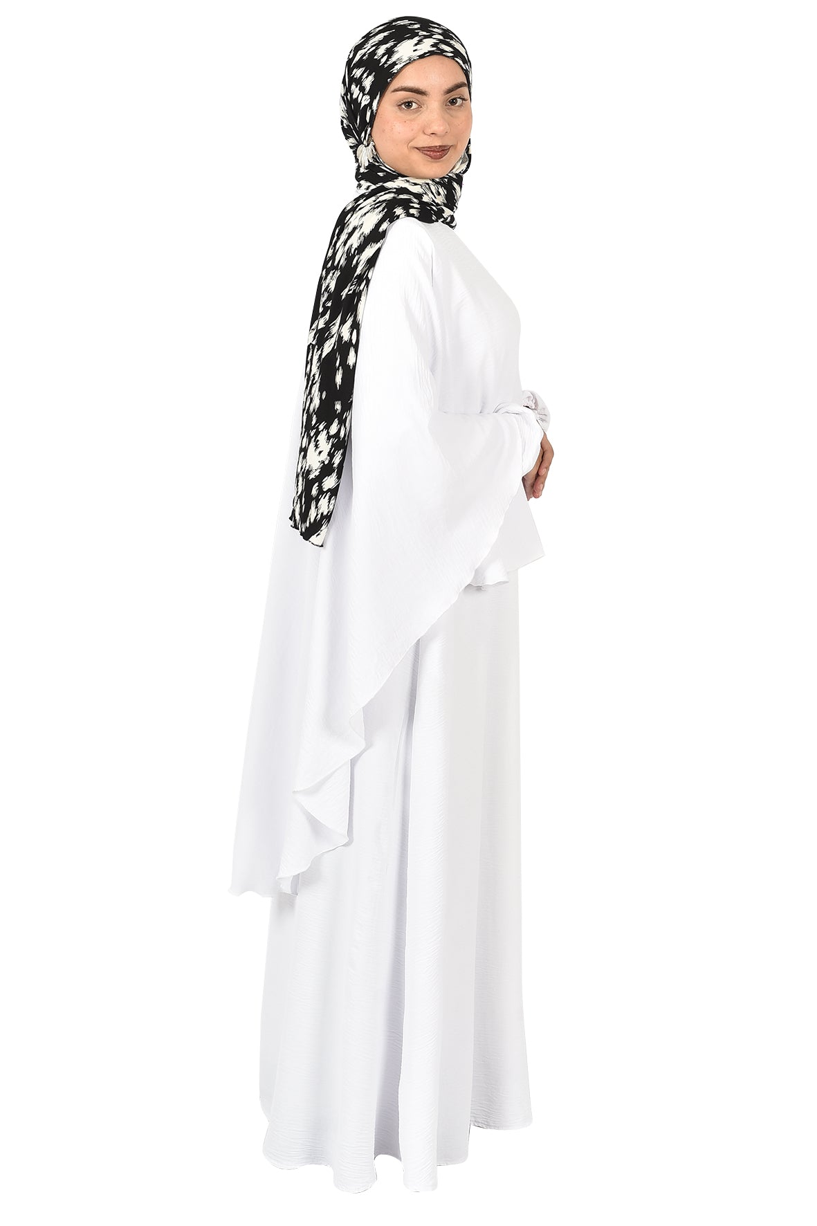 Elegant Two-Piece Loose-Fit Dress in Soft white with a Modern and Comfortable Design for Daily Wear and Special Occasions