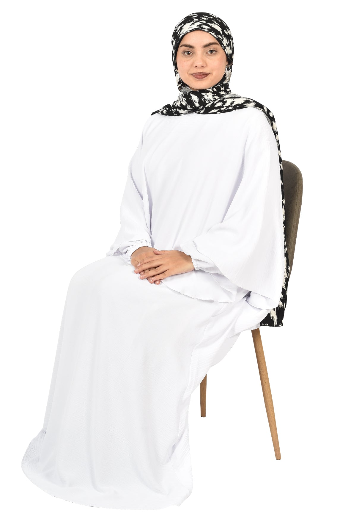 Elegant Two-Piece Loose-Fit Dress in Soft white with a Modern and Comfortable Design for Daily Wear and Special Occasions