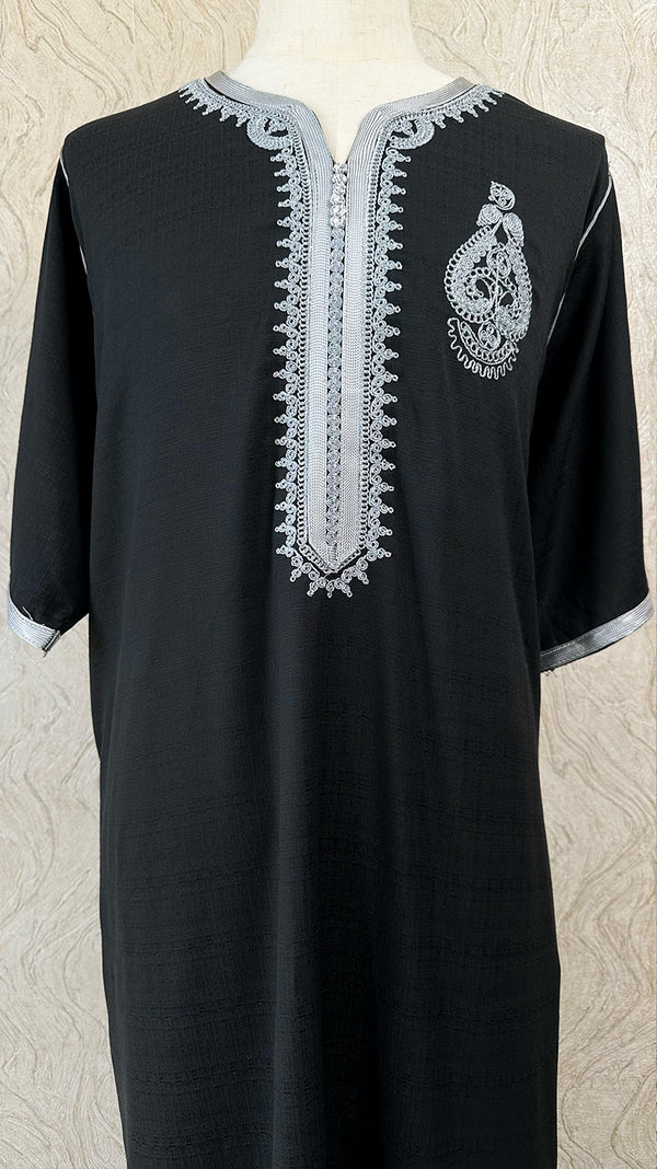 Al-Othaiman Embroidered Shorts Sleeve Thobe - Amiiraa