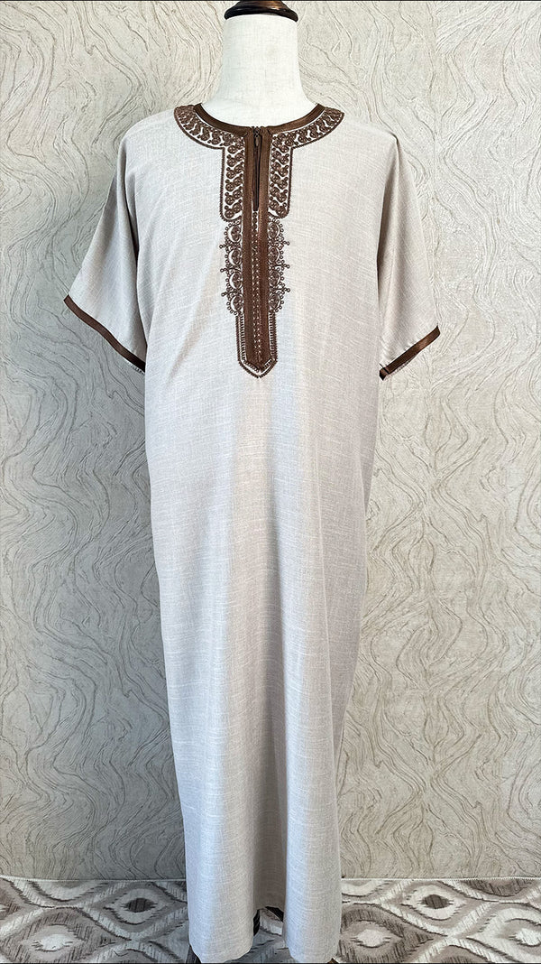 Al-Othaiman Embroidered zip Shorts Sleeve Thobe - Amiiraa