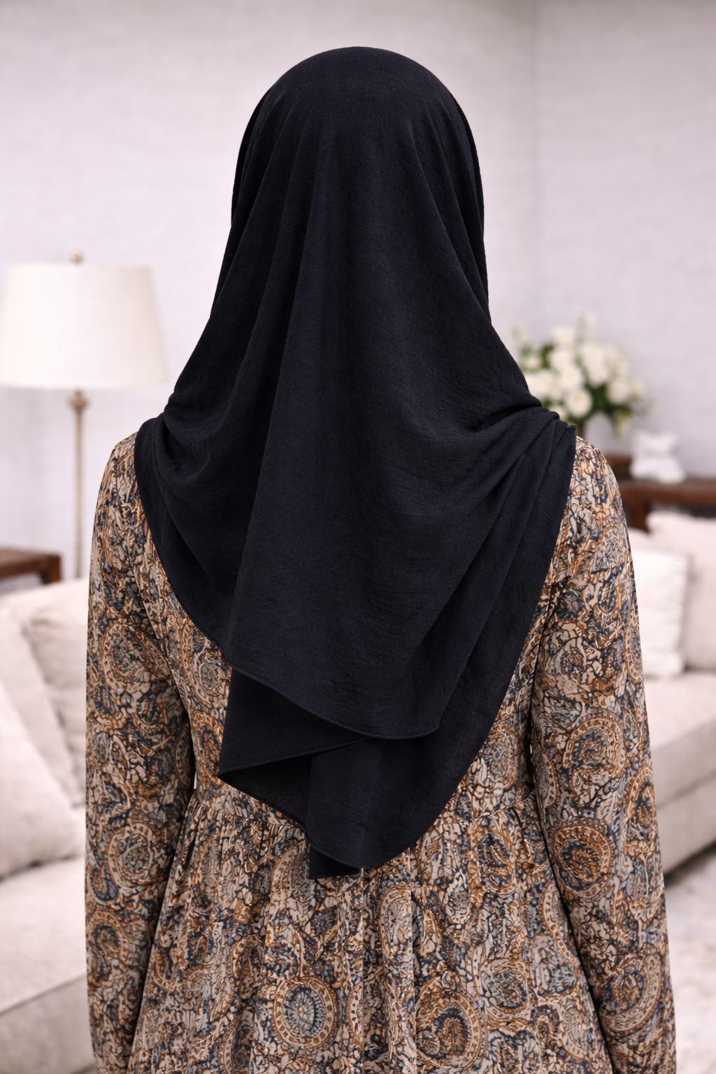 Anthracite Soft airflow fabric scarf with a subtle crinkle texture, perfect for daily modest wear.