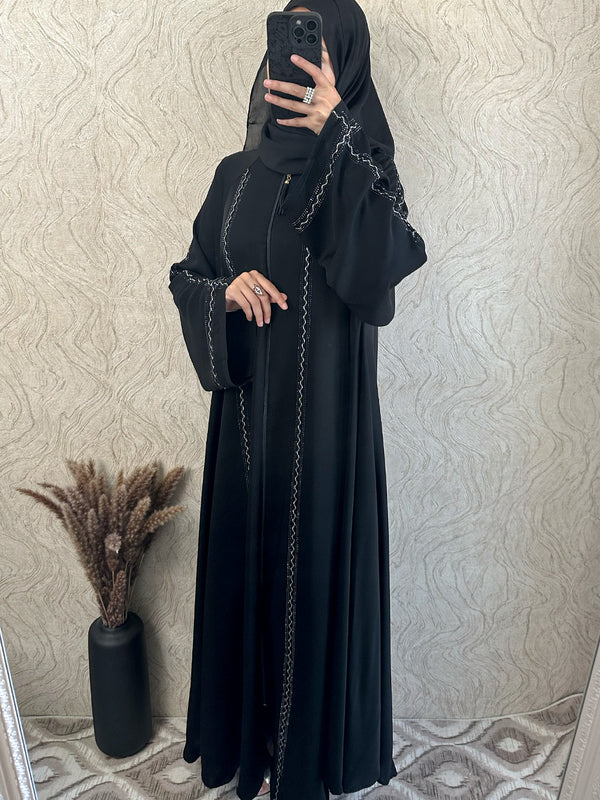 Classic Detailed Black Abaya - Amiiraa