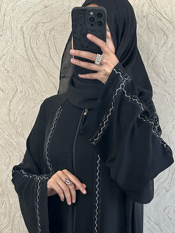 Patterned Zip Abaya. | Shop online - Amiiraa